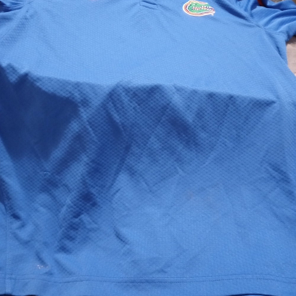 Small womans nike gator shirt